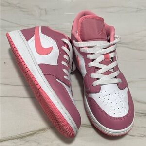Nike Air Jordan’s pink youth sz 6 Euro 38.5 like 7-7.5